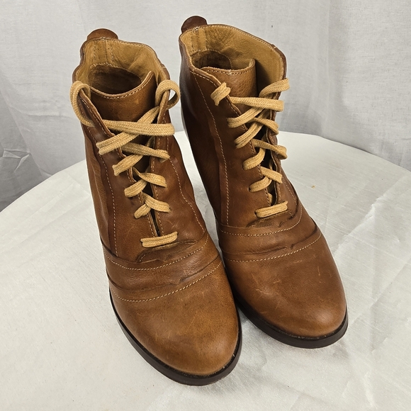 Frye Brown Bella Lace Up Leather Heeled Ankle Boots - Picture 4 of 12